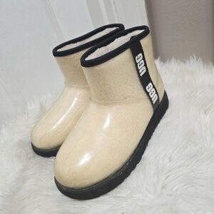 UGG Classic Mini Boots — Light Beige Women’s Size 37 Or US 6 🌴✌️